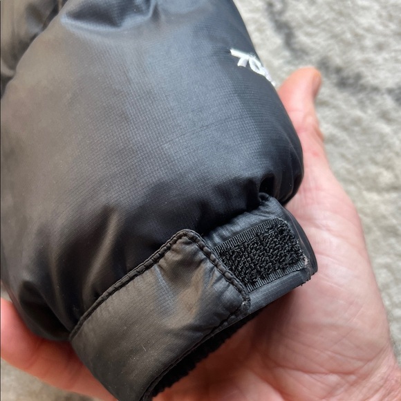 The North Face Women's Classic Black Puffer Jacket - Picture 12 of 16